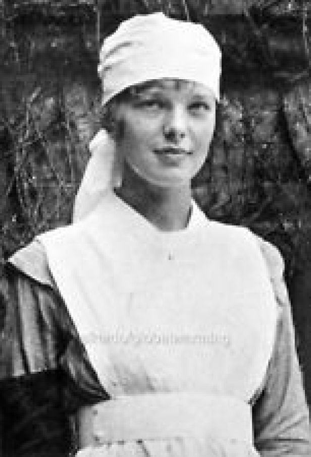 While visiting Muriel at St. Margaret’s College in Toronto in 1917, Amelia encountered three Canadian soldiers who had lost a leg, and decided, on the spot, to join the war effort. She enrolled in the Voluntary Aid Detachment and was assigned to the Spadina Military Hospital. “Sister Amelia soon became a favorite among the wounded and discouraged men,” Muriel wrote.